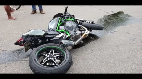 Acidente Kawasaki H2 😭