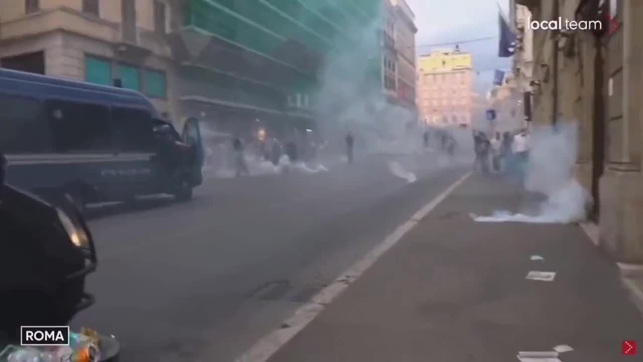 Protestors have had enough of cops - Italy - October 2021
