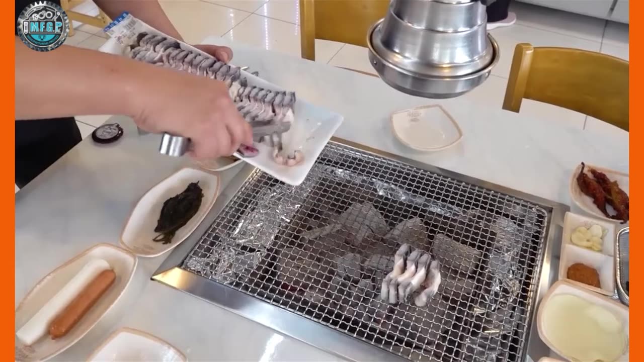 Selling 6,000 Eels per month.! Amazing Charcoal-Grilled EEL & EEL BBQ - Korean street food