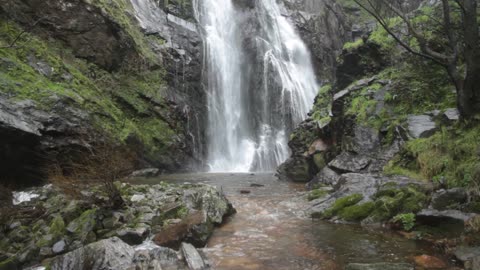 Large rock waterfalls