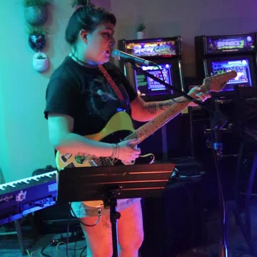 Amy Prescott singing at Calavera's in Appleton WI