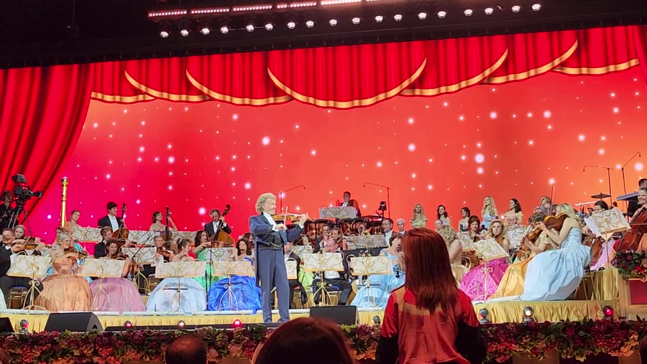 Radetzky March - André Rieu - Johann Strauss Orchestra