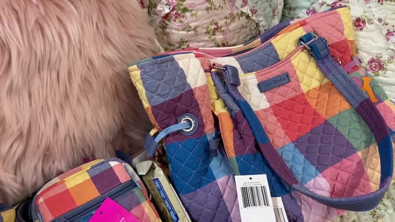 What's in my Vera Bradley Glenna Bag in Tropics Plaid.