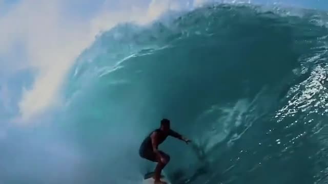 Perfect surfing is a kind of visual enjoyment