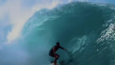 Perfect surfing is a kind of visual enjoyment