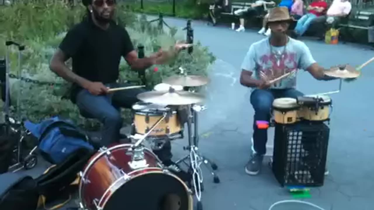 "Street Drummer Mastery – Unbelievable Beats on Buckets!" 🥁🔥