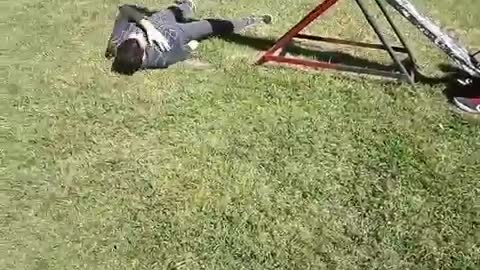 Black red seesaw falls off