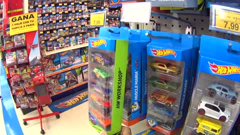 🚗 Comprando Brinquedos da Hot Wheels na Loja de Brinquedos Toys R Us 🎁