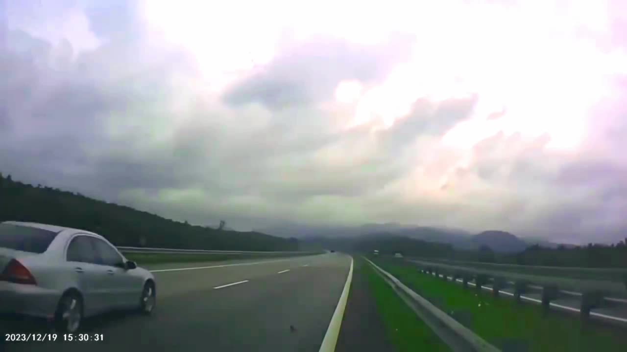 Unexpected Turn: Witness a Startling Car Accident Caught On Camera!