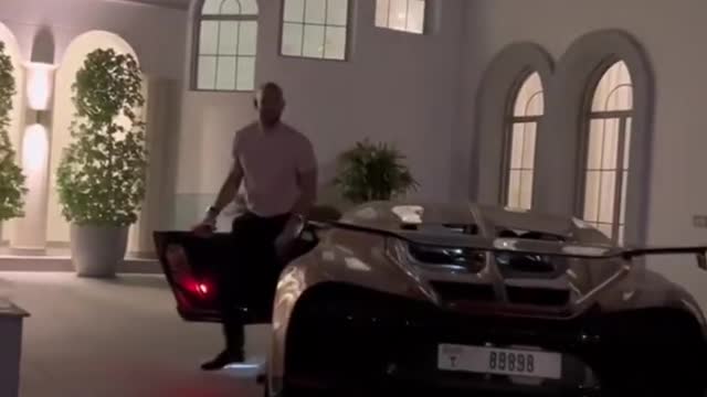 Tate’s 👩🏻 Assistant drives his $5.5M BUGATTI😍💨