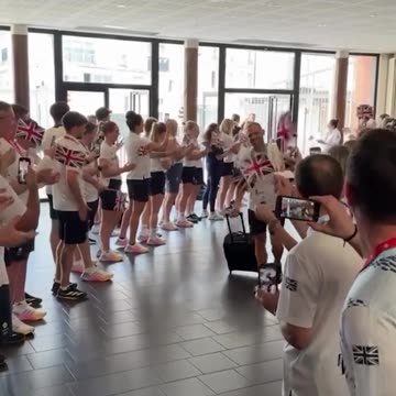 Sweet moment Team GB forms honour guard for Andy Murray 's