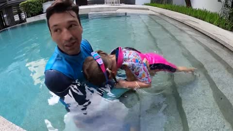 Little Kira learn to Swim like a Fish at 3 years old! 🐟☀️-14