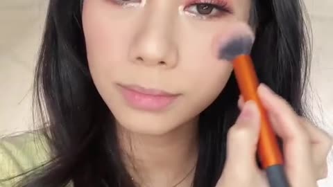 Makeup Artist Reacts to Viral Beauty Trends: What Works and What Doesn’t