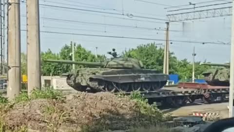 Z Uralu míří na Donbas tanky T - 80 a T - 62