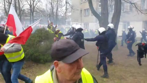 Tusk's militia in action 😡