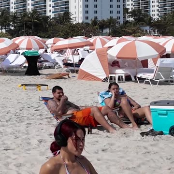 BIKINIS AT MIAMI BEACH 3