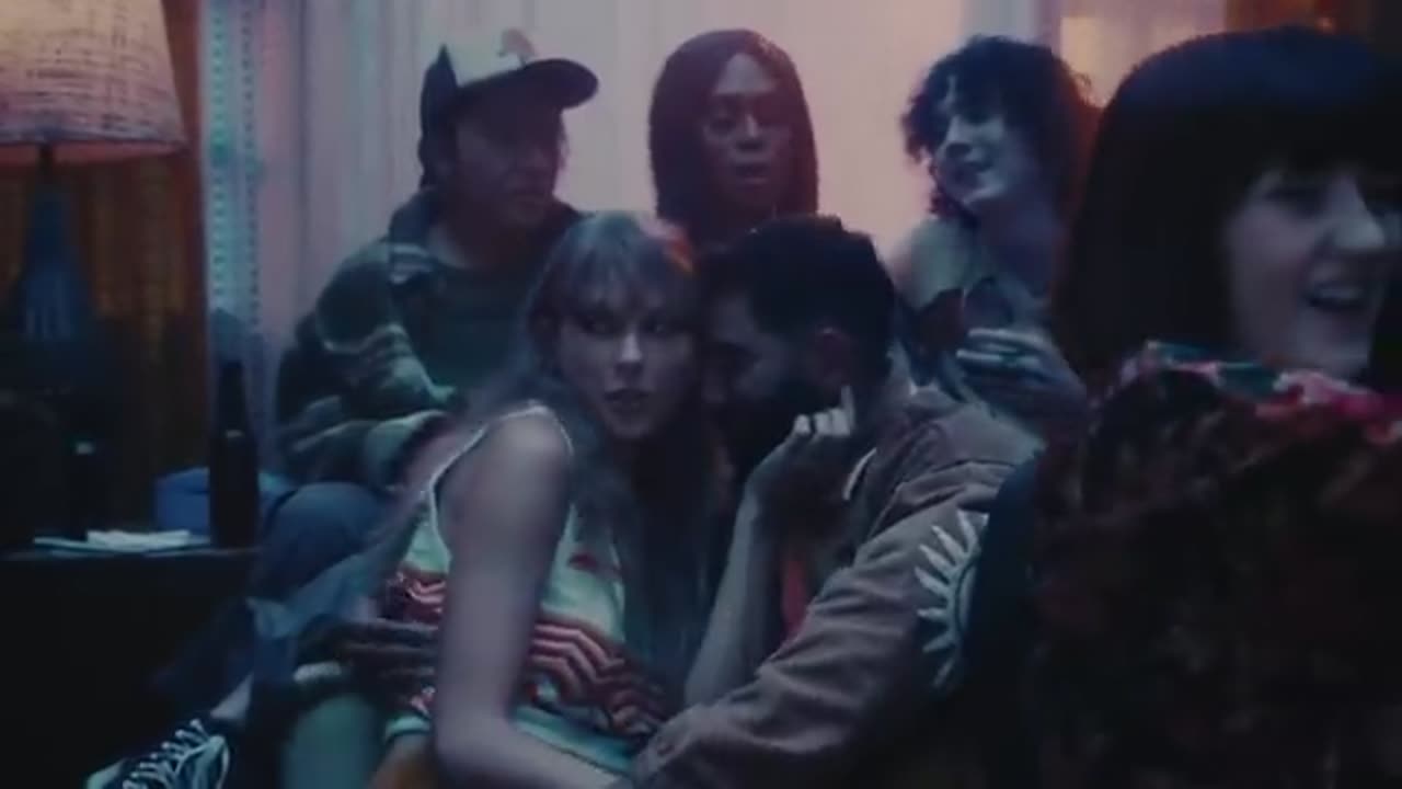 Taylor Swift - Lavender Haze (Music Video)