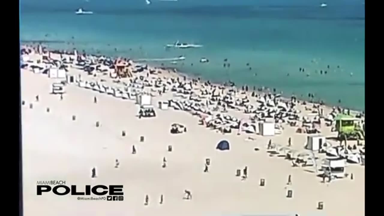 ×Video shows helicopter crash in Miami Beach