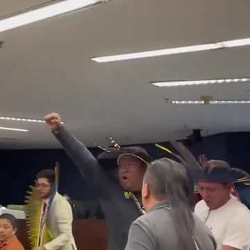 Acabou o Amor? Indígenas abandonando audiência no STF