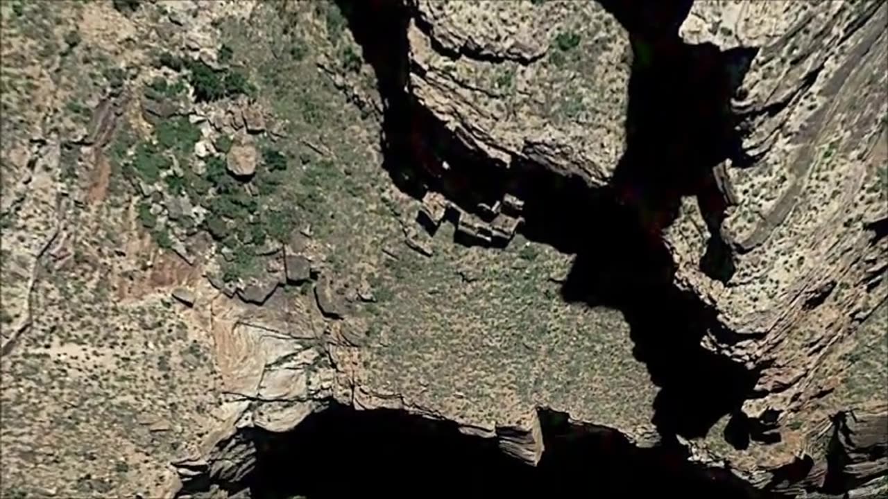 Des ruines antiques inconnues situées dans un endroit éloigné du Grand Canyon