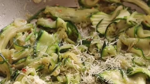 "Deliciously Light and Flavorful: A Veggie Lover's Guide to Zucchini Pasta Creations"