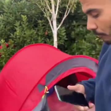 📍Dublin Migrants set up camp close to a school, so Irish men removed them