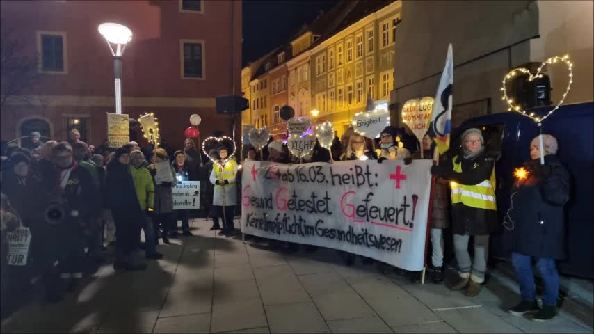 55. MAHNWACHE - BAUTZEN, Kornmarkt, 21 02 2022 - AUFZUG, Musik YANN SONG KING, Heraus für Freiheit