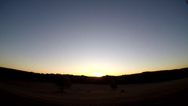 Sun Rise 9 27 22 44f/7c