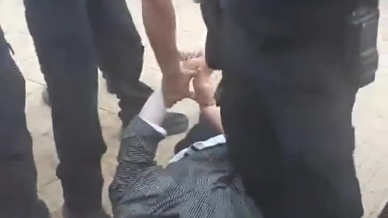 Isreali police assault Jew