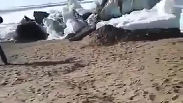 Ice hitting land