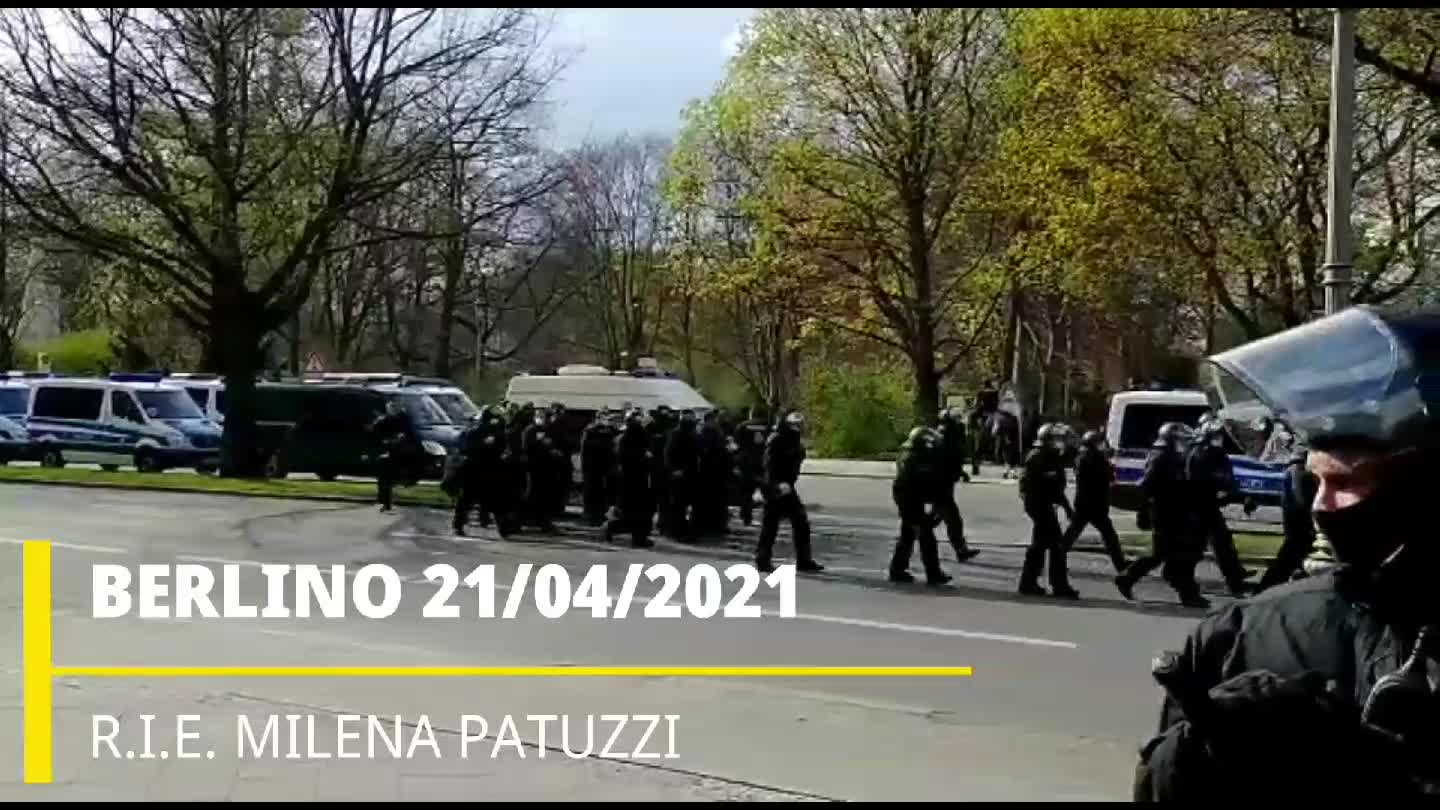 BERLINO 21/04/2021 VIDEO ESCLUSIVO DALLA MANIFESTAZIONE CONTRO LA SVOLTA ANTIDEMOCRATICA