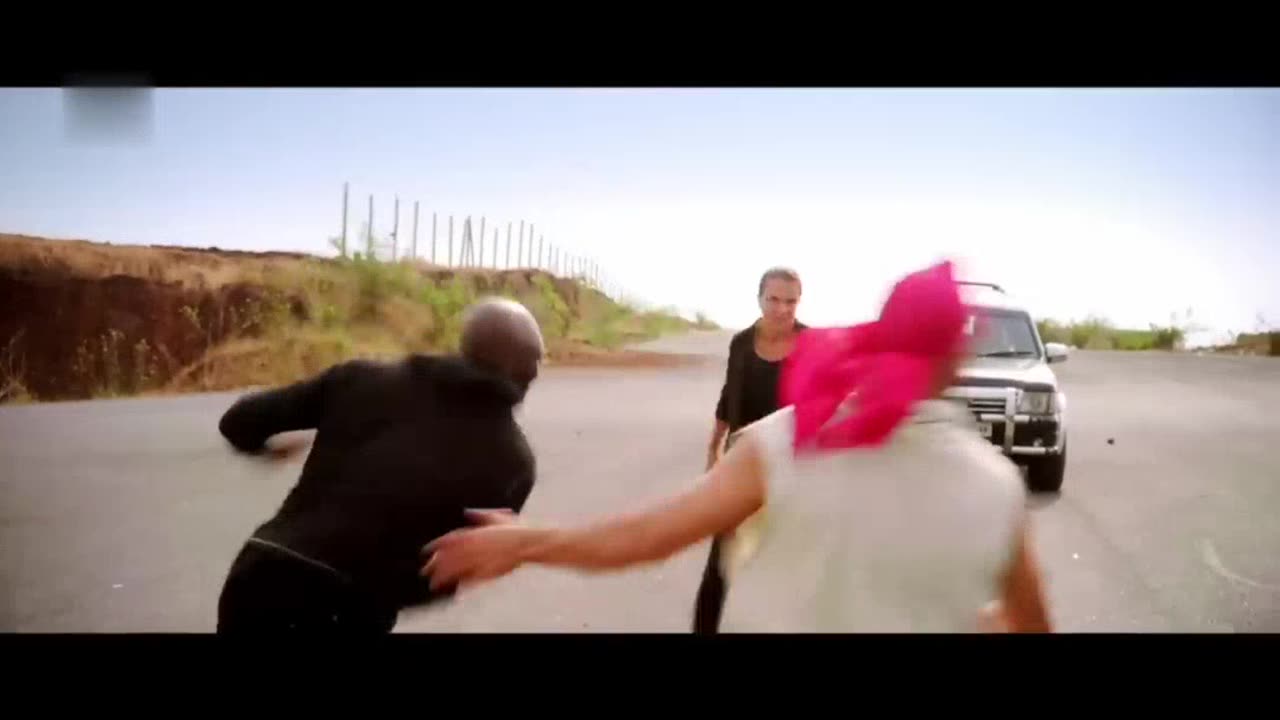 Laughs in Singh Is Bliing: Car Chase Scene | Akshay Kumar & Lara Dutta Take on Hollywood!"