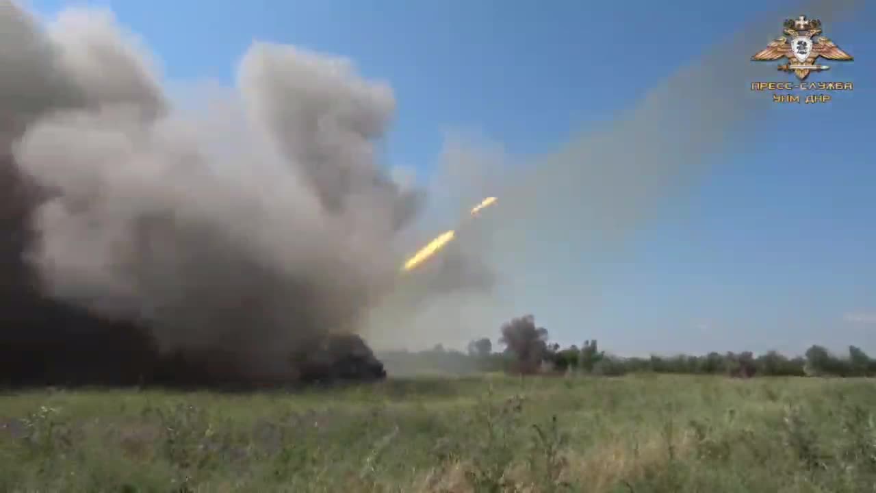 Ukraine War - Artillerymen of the 9th regiment of the DPR destroy the positions of Ukrainian Nazis