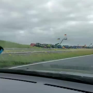 German farmers join the Dutch on the boarder!