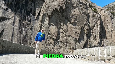 Cruzando el Puente del Diablo en Andermatt - Histórico y Fascinante