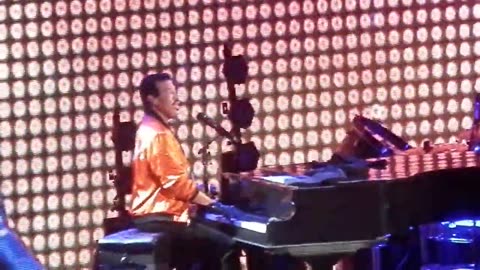 'Legend' Lionel Richie – "Three Times A Lady" @ 2:25 (LIVE)