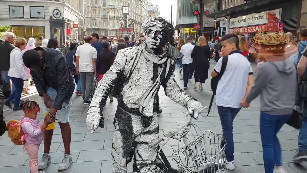 Astounding Living Human Sculpture | Road Performer | London