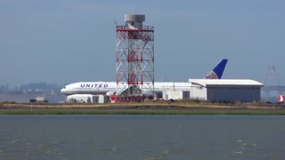 Two Planes Land Extremely Close Together