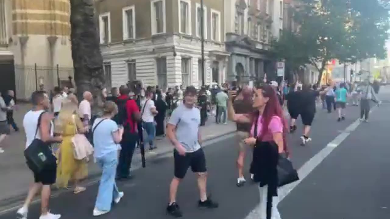 NOW: 🇬🇧 Central London, a demonstration is underway outside Parliament