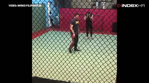 Satoshi Ishii pokušava igrati nogomet s Cro Copom