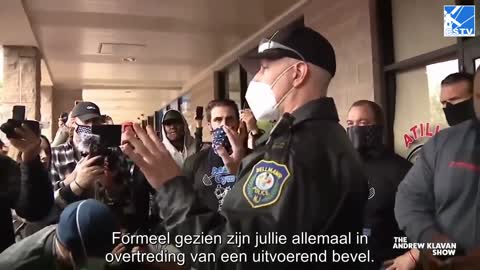 Politie WEIGERT demonstranten te demonstreren!