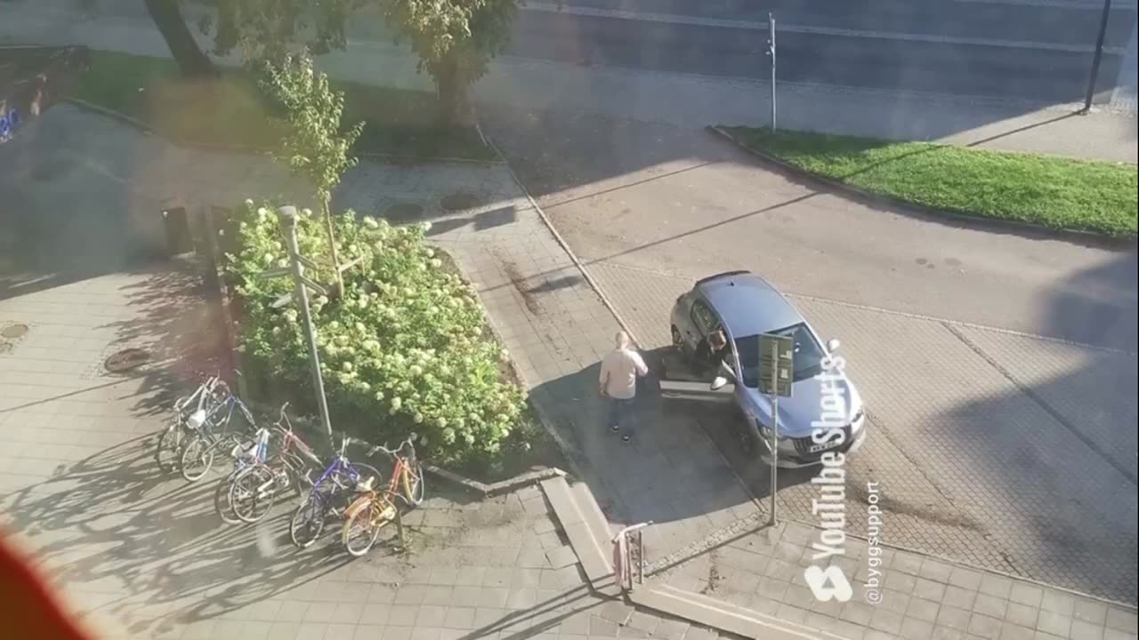 Arga människor i Kungsbacka