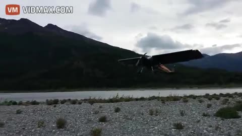 Alaskan Pilot Shows How To Handle A Heavy Headwind