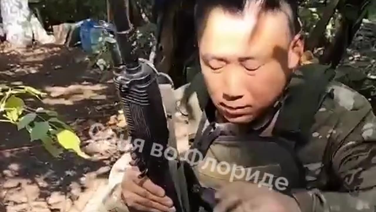 A Chinese comrade fighting on the Russian side prepares for battle.