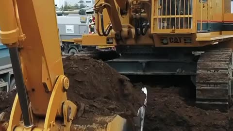 Restored cat 245 dropping the last bucketful into a truck