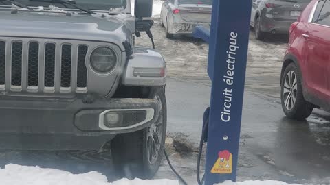 JEEP ELECTRIC CHARGING STATION AT HARVEY'S 🚉 👌