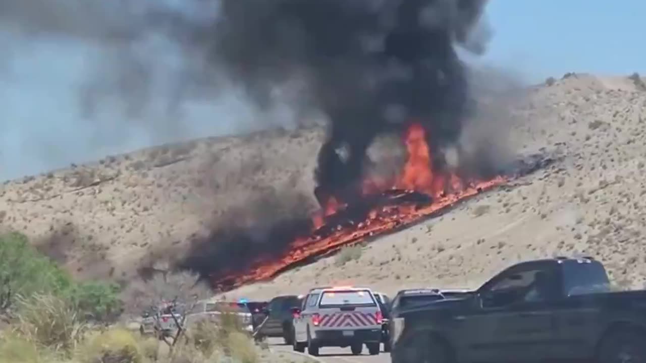 🚨 A military F-35 fighter crashed at Albuquerque International Airport, causing a huge explosion