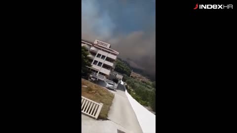 Kod Omiša gori veliki požar