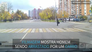 Homem é arrastado por carro em Moscou