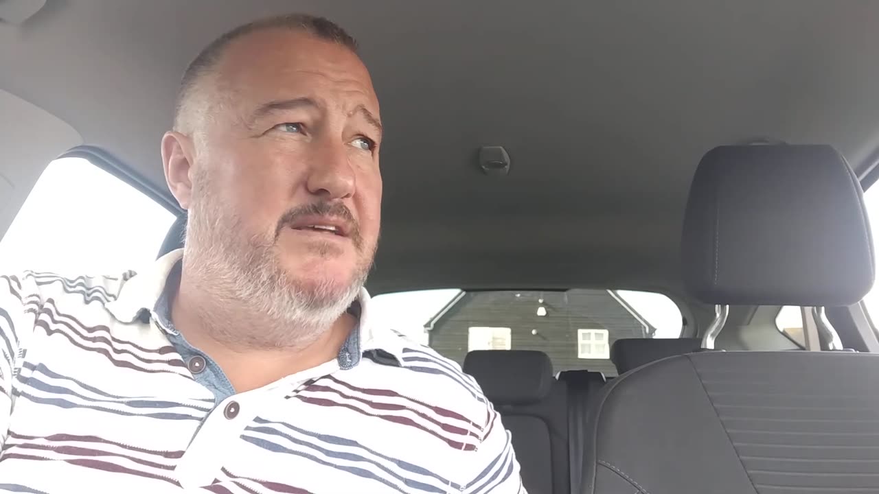 Will Nigel Farrage ever acknowledge the new movement with Tommy?